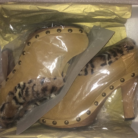 Colin Stuart Tan/Faux Fur Trimmed Ankle Boots - Picture 8 of 8